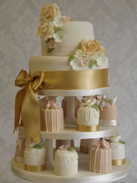 Isla wedding cupcakes by Catherine Scott