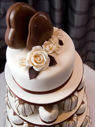 Shannon wedding cupcakes by Catherine Scott
