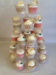 Vintage Hearts & Flowers wedding cupcakes by Catherine Scott